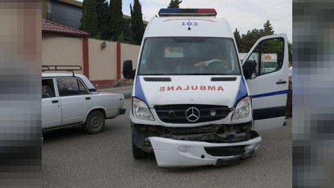 İçərisində xəstə olan təcili yardım maşını qəzaya uğradı