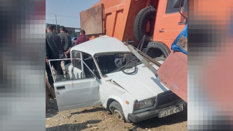 Minik və yük avtomobili toqquşdu, bir ölü, 4 yaralı