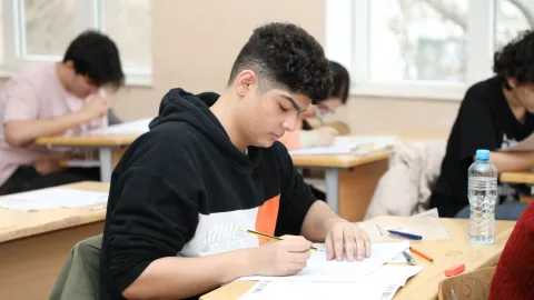 Şagirdlərə şad xəbər: Buraxılış imtahanının vaxtına 15 dəqiqə əlavə ediləcək
