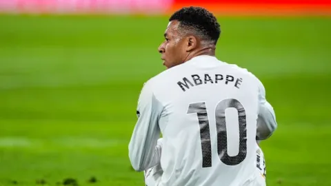 Mbappe zədələndi