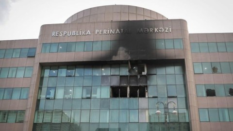 7 körpənin öldüyü yanğında təqsirləndirilənlərin həbsi tələb olundu