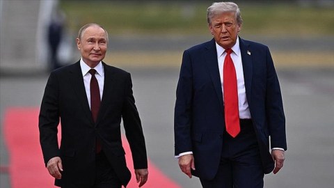 Putin&nbsp;Trampa kömək təklif edib