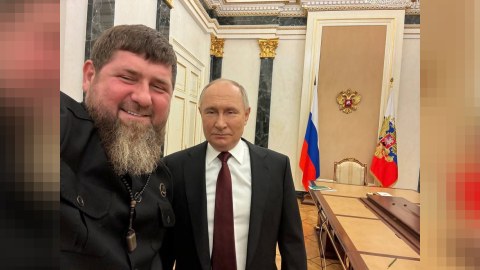Putin Kadırovu təriflədi, nümunə göstərdi