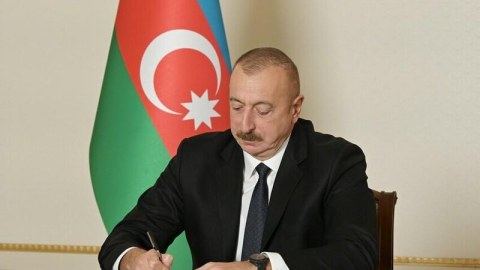 İlham Əliyev&nbsp;Kamayevi "Şöhrət" ordeni ilə təltif etdi