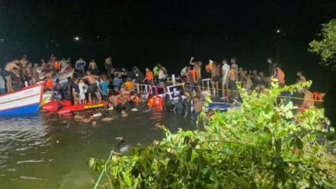 Hindistanda turist qayığı qəzaya uğrayıb,&nbsp;ölən və yaralananlar var
