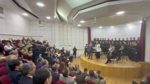 Xarici diplomatlar Xankəndidə tələbələrin&nbsp;çıxışını izlədilər - VİDEO