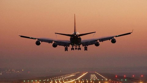 Bakıya uçan təyyarə Qazaxıstana təcili eniş etdi
