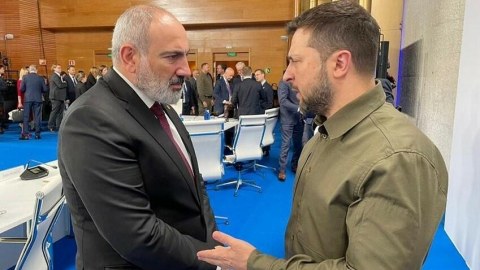 Zelenski İrəvana GETDİ
