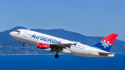 Belqrad və Bakı arasında birbaşa uçuşlar başladı