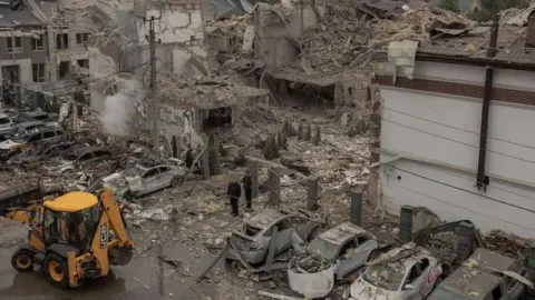 Ukraynaya hava zərbələri nəticəsində 10 nəfər ölüb