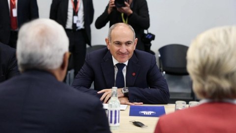Avropa Siyasi Birliyinin Sammiti başlayıb