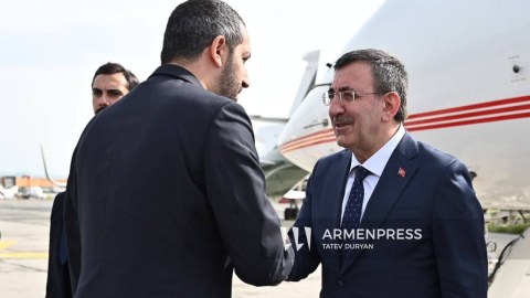 Türkiyənin ikinci şəxsi İrəvanda belə qarşılandı - FOTO