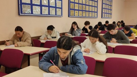 Orta məktəb şagirdləri GDU-nun təşkil etdiyi fənn olimpiadasında - FOTO