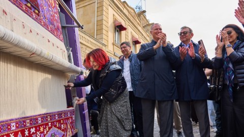 Azercell Beynəlxalq Xalça Festivalında xalçasını təqdim edib