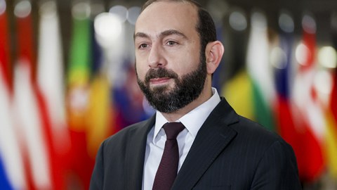 Bəzi malları Azərbaycan şirkətlərinə satacağıq - Mirzoyan
