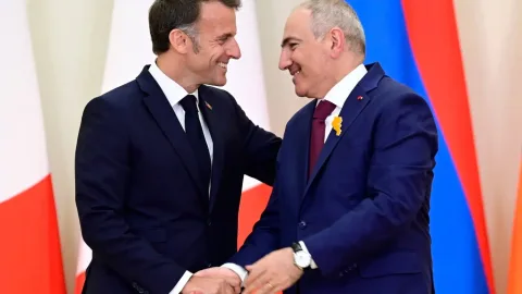Makronun İrəvan "performansı": etiraflar və vasitəçilik illüziyası