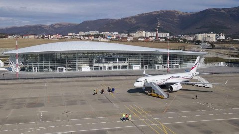 13 aeroport fəaliyyətini dayandırdı