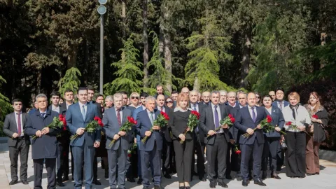 BMU-nun kollektivi Ulu Öndərin xatirəsini ehtiramla yad edib - FOTOLAR