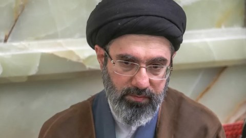 ABŞ kəşfiyyatı Xameneinin yerini tapa bilmir:&nbsp;üzü, qolu, gövdəsi yanıb