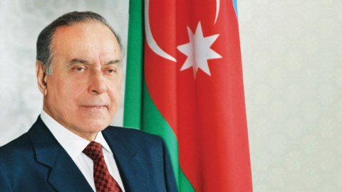 Heydər Əliyev: Azərbaycanın taleyini dəyişən dahi lider