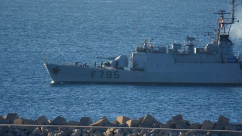 Böyük Britaniya Hörmüz boğazına esmines göndərib