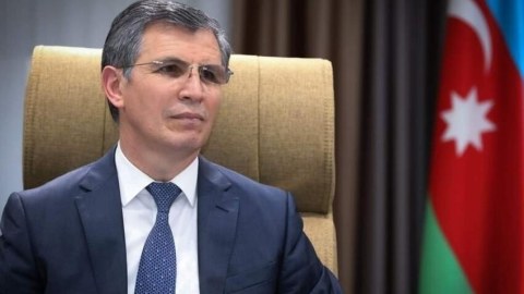Nə üçün 8 noyabr 9 maydan yüksəkdə dayanır?