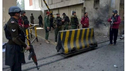 Pakistanda terror aktı - 14 polis öldü