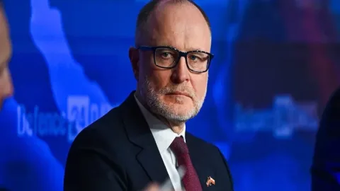 Bu ölkənin müdafiə naziri istefa verdi
