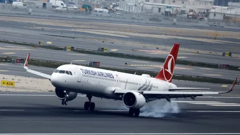 273 sərnişin daşıyan Türkiyə&nbsp;təyyarəsi alovlandı