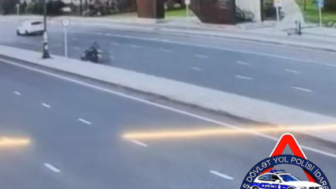 Motosiklet piyada keçidinə çırpıldı, sürücü öldü