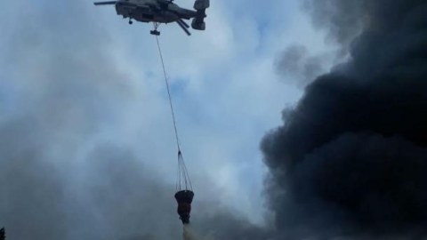 Yanğın ərazisinə helikopter cəlb edildi