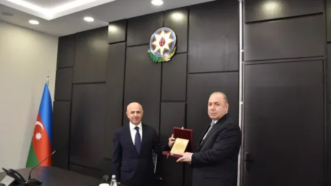 Tanınmış hakim təqaüdə göndərildi