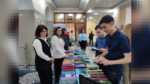 Universitetdə kitab sərgisi keçirilib - FOTO