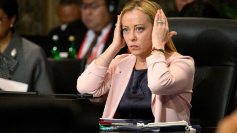 Meloni səfərini yarımçıq qoyub təcili İtaliyaya qayıtdı
