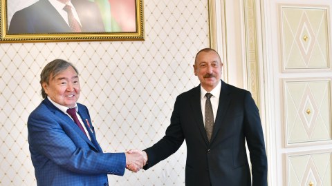 Prezident Oljas Süleymenovun 90 illik yubileyini&nbsp;təbrik etdi