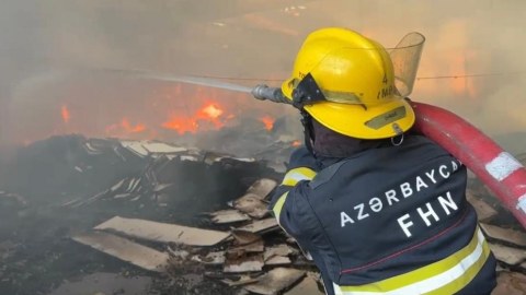 Bakıxanovda sexdə yanğın