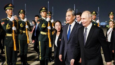 Putin Çinə getdi