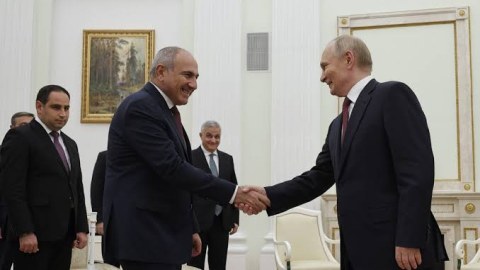 Paşinyan Putinə 200 dəfə zəng edib