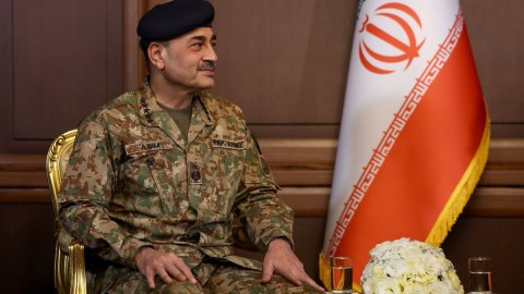 Pakistan ordusunun komandanı İrana gedir