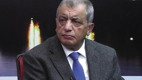 Sabiq&nbsp;konsul deputatla rektorun bostanına daş atdı