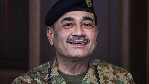 Pakistanlı komandan Tehrana yollandı
