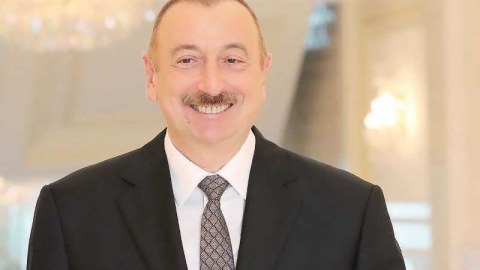 9 yaşlı əkiz bacılar İlham Əliyevə məktub YAZDILAR