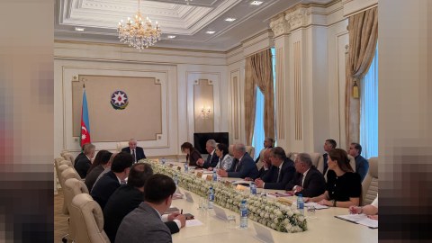 Məzahir Pənahov iclas&nbsp;keçirir