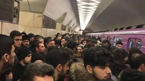 Dolu metroya&nbsp;təsir göstərdi -&nbsp;sıxlıq yarandı&nbsp;