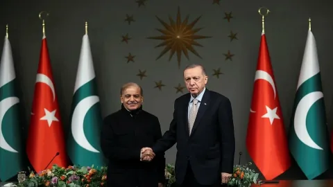 Şərif Ərdoğanla regional məsələləri müzakirə edib