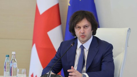 Baş nazir onu "xəyanətkar" adlandırdı