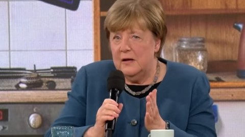 Merkel illər sonra səssizliyini pozdu - FOTO