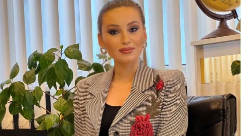 Erməni jurnalist azərbaycanlıları təbrik etdi