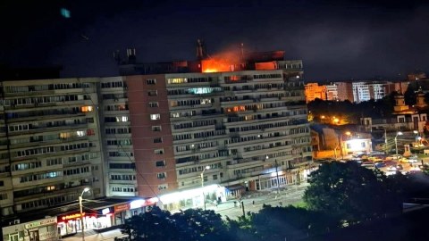 Rusiya Ruminyada yaşayış binasını vurdu - Yaralılar var
