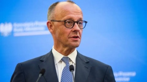 Kansler: NATO ərazisini müdafiə etməyə hazırq